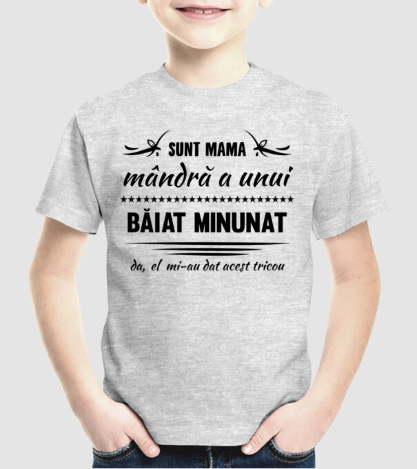 Sunt mama mândră a unui băiat minunat - da, el mi-a dat acest tricou model gri pe tricou