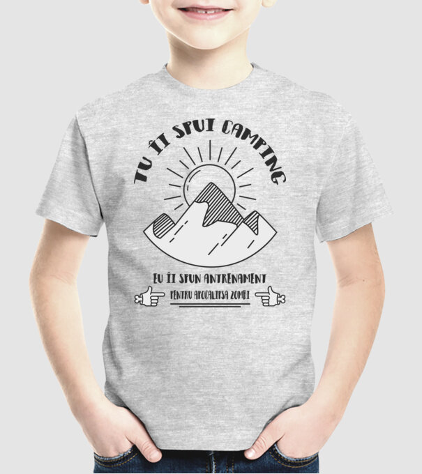tu îi spui camping, eu îi spun antrenament pentru apocalipsa zombi model gri pe tricou
