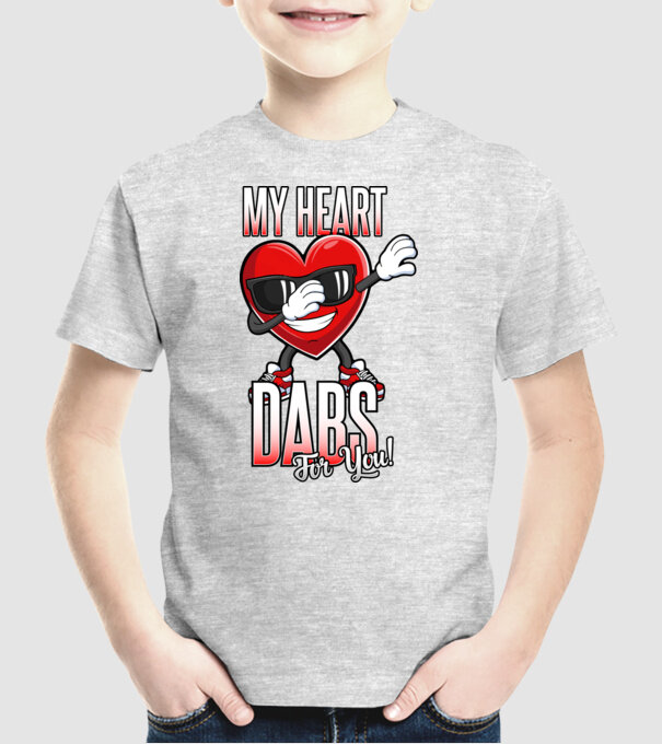 My Heart Dabs For You model gri pe tricou