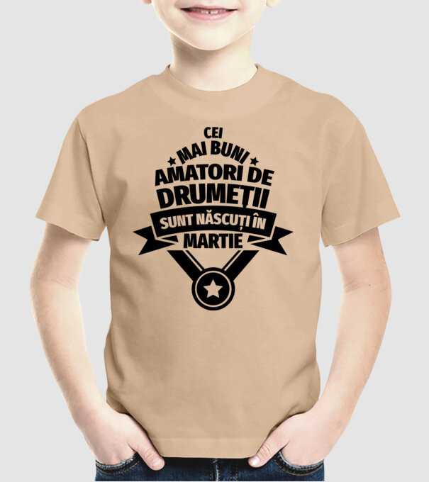 Cei mai buni amatori de drumeții sunt născuți în Martie model nisipiu pe tricou