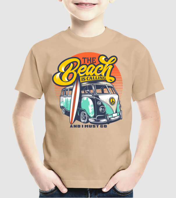 The Beach is Calling model nisipiu pe tricou