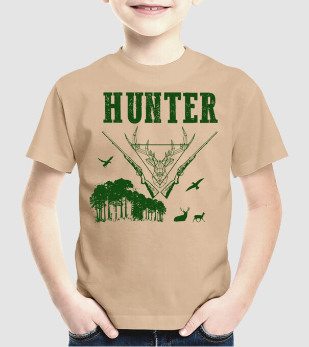 Vânător model nisipiu pe tricou