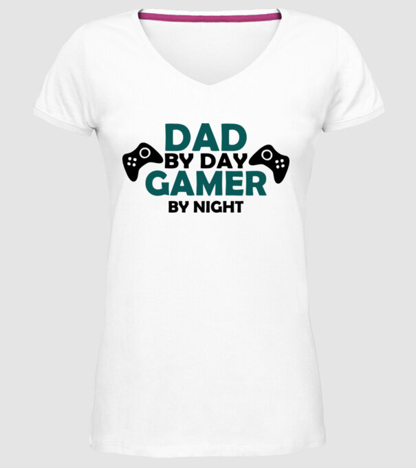 Dad by day gamer by night model alb pe tricou