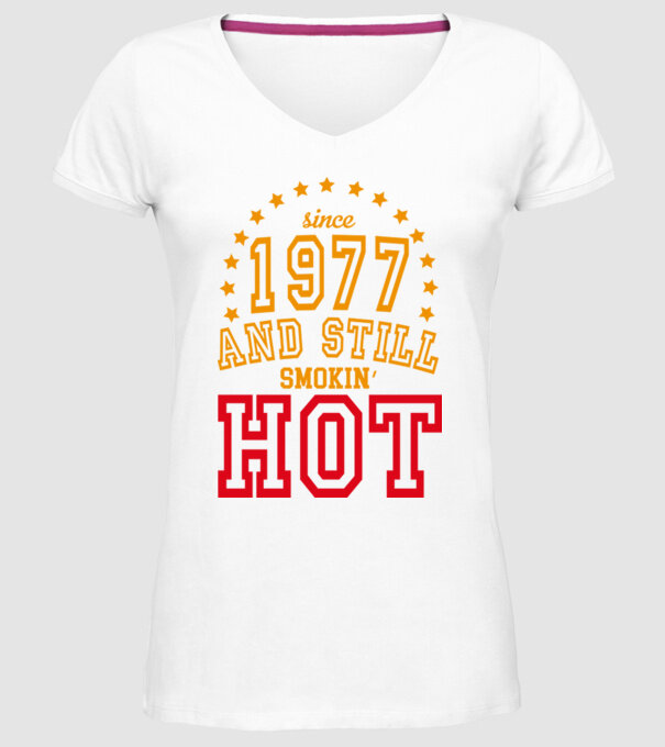 'Since and still smokin'' hot - 1977' model alb pe tricou