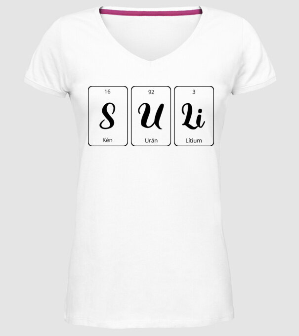 model alb pe tricou