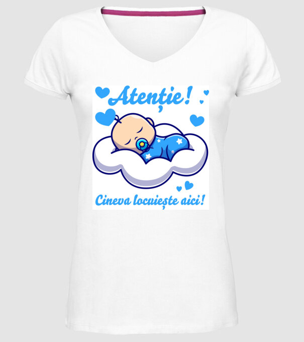 Atenție! Cineva locuiește aici! model alb pe tricou