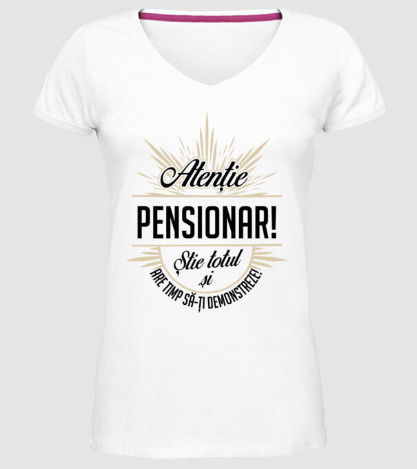 Atenție pensionar! Știe totul și are timp să-ți demonstreze! model alb pe tricou