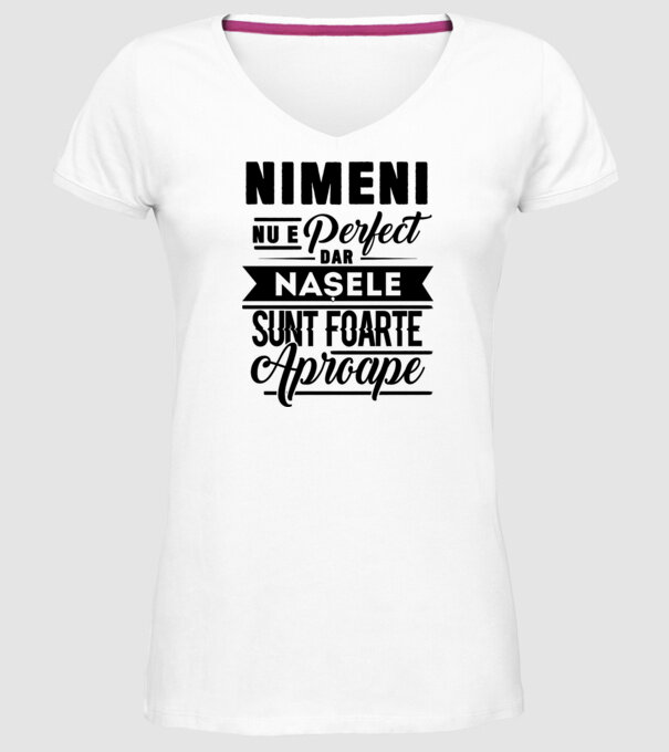 Nimeni nu e perfect, dar nașele sunt foarte aproape model alb pe tricou