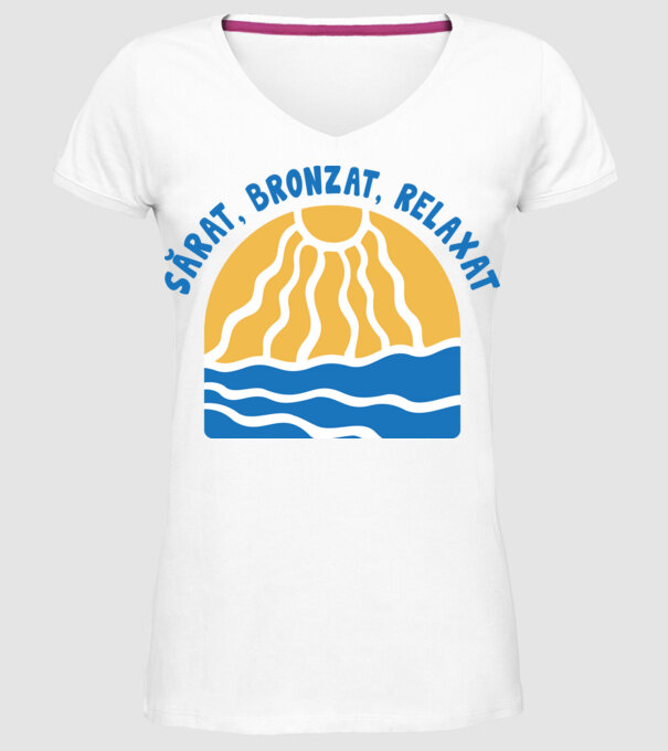 Sărat, bronzat, relaxat model alb pe tricou