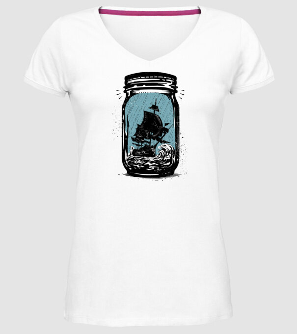 Trapped model alb pe tricou