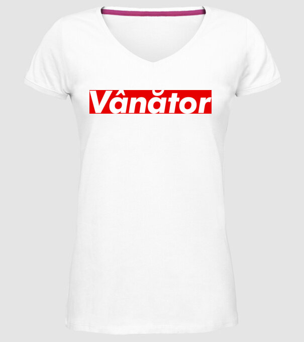 vânător model alb pe tricou