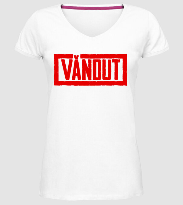 vândut model alb pe tricou