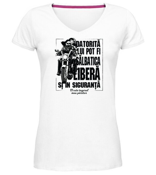  model  pe tricou