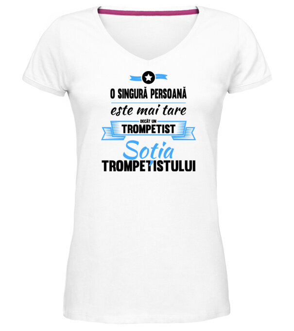  model  pe tricou