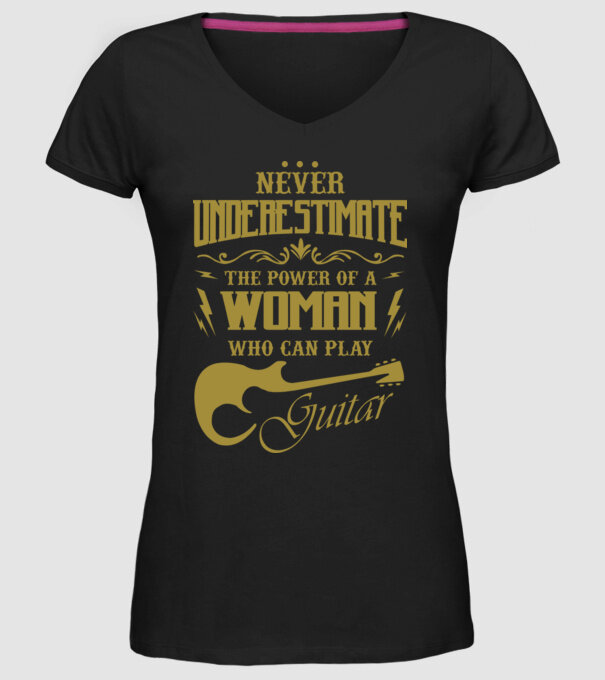 Femeia chitaristă model negru pe tricou