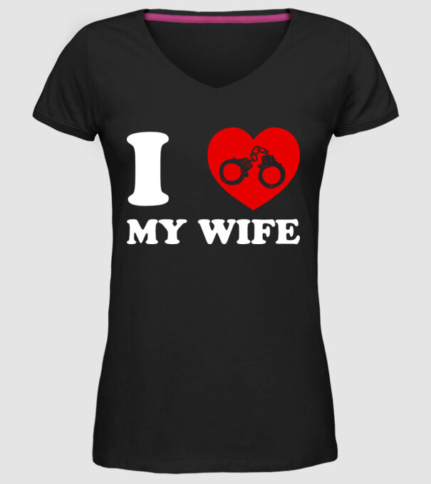 I love my wife model negru pe tricou