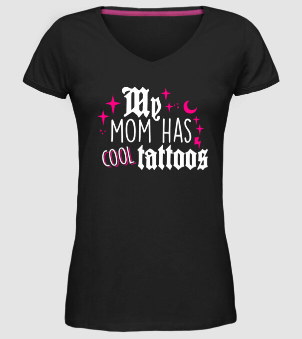 My mom has cool tattoos model negru pe tricou