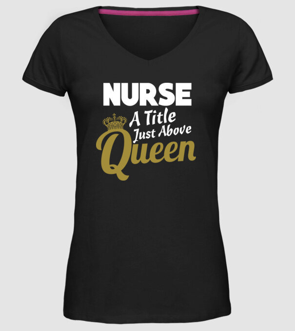 Nurse a title just above Queen model negru pe tricou