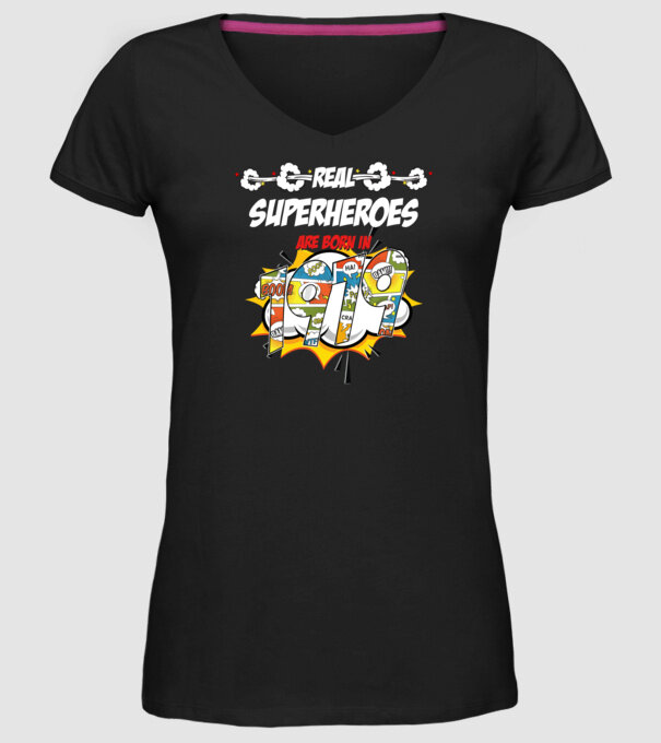 real superheroes are born in 1979 model negru pe tricou