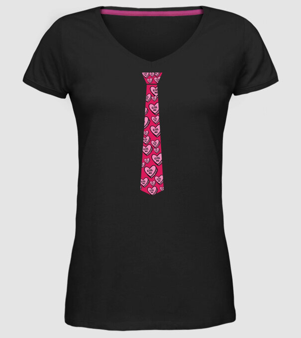Cravată cu inimă model negru pe tricou