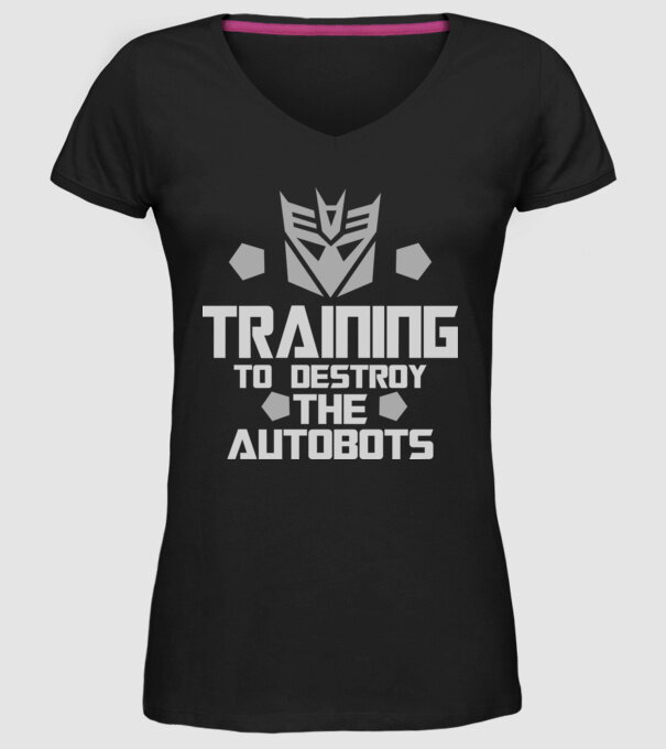 Training to destroy the autobots model negru pe tricou