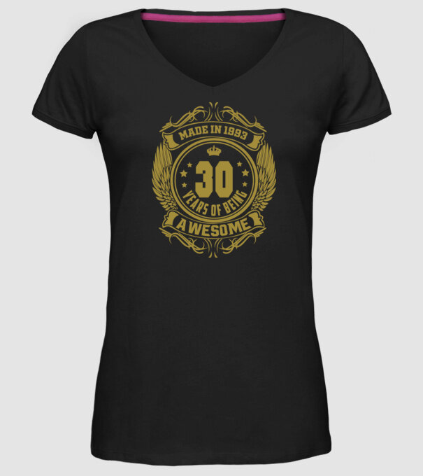 30 years of being awesome winged model negru pe tricou