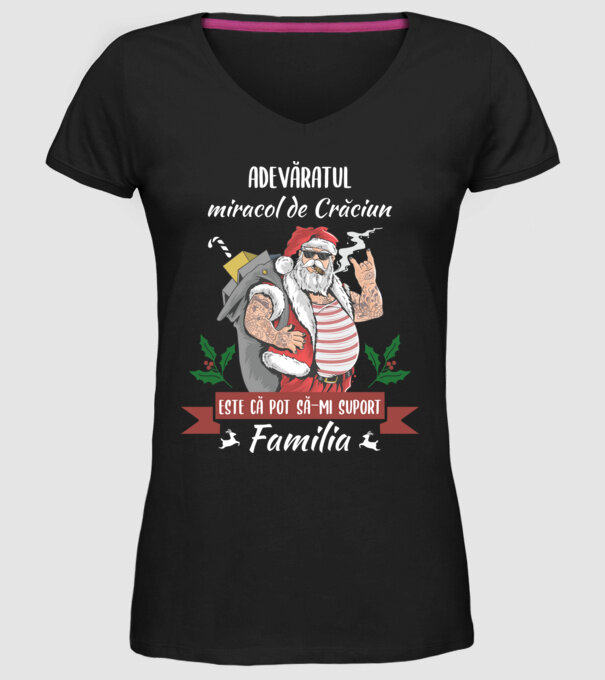 adevăratul miracol de Crăciun este că pot să-mi suport familia model negru pe tricou
