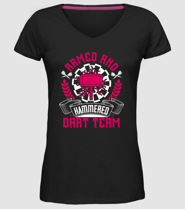 Armed and Hammered dart team model negru pe tricou