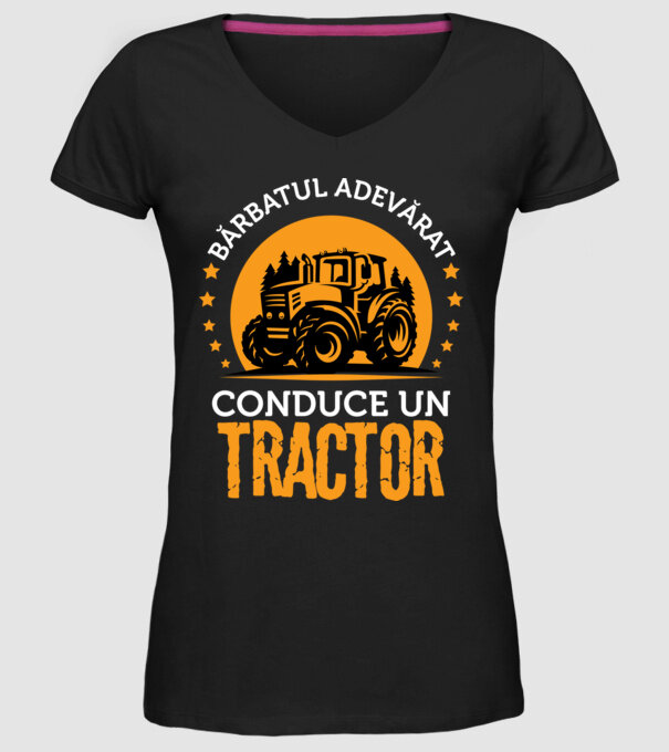Bărbatul adevărat conduce un tractor model negru pe tricou