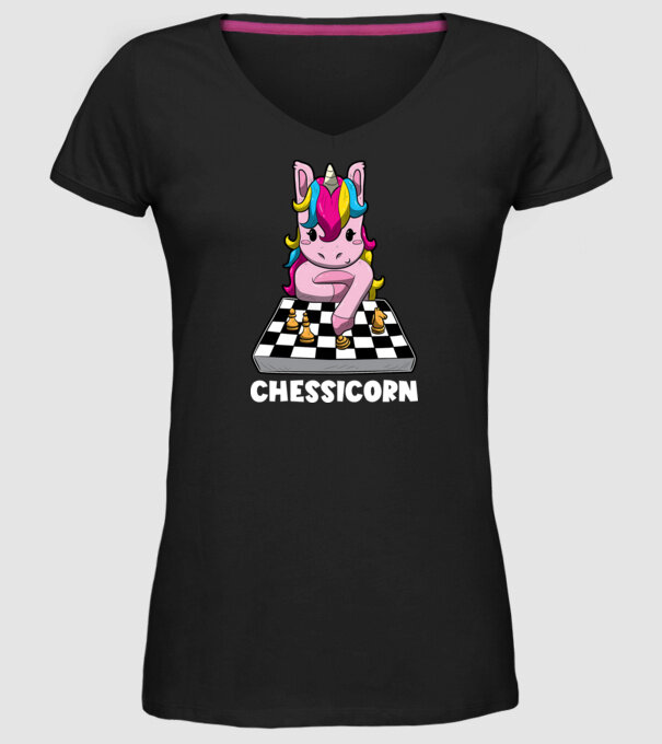 Chessicorn model negru pe tricou