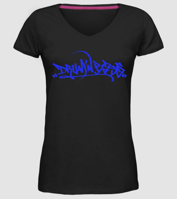 drum and bass model negru pe tricou