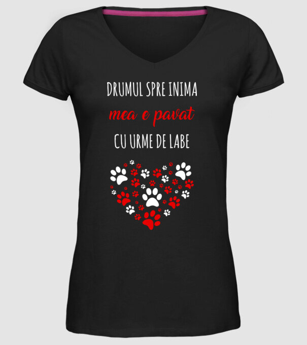 Drumul spre inima mea e pavat cu urme de labe model negru pe tricou