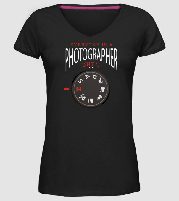 Everyone is a photographer until model negru pe tricou