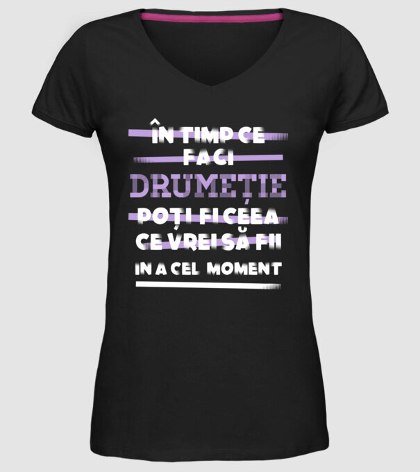 în timp ce faci drumeție poți fi ceea ce vrei să fii - în acel moment model negru pe tricou