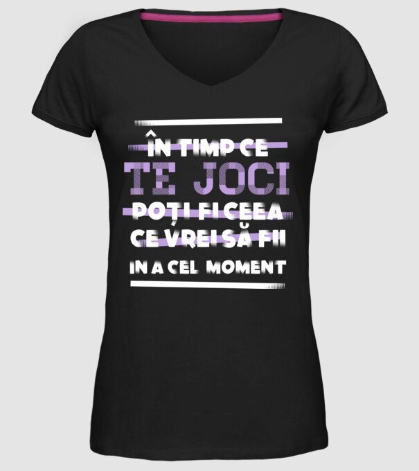 în timp ce te joci poți fi ceea ce vrei să fii - în acel moment model negru pe tricou