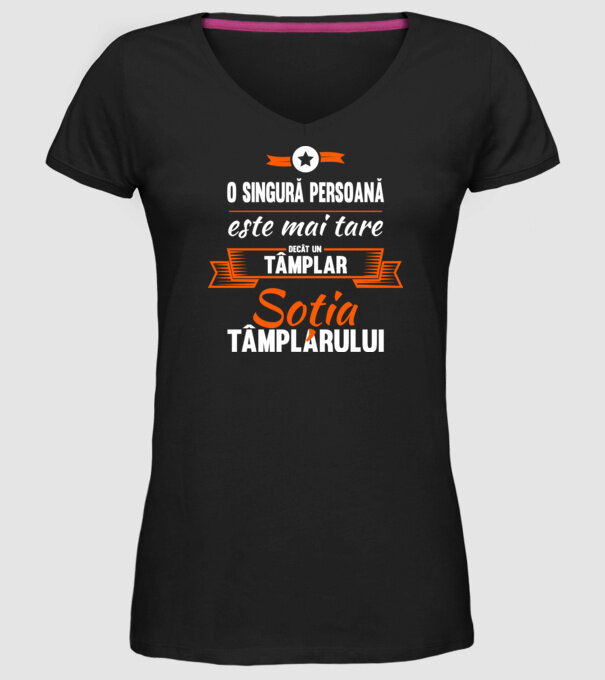 O singură persoană este mai tare decât un tâmplar, soția tâmplarului model negru pe tricou