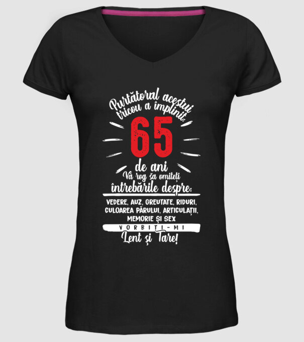 Purtătorul acestui tricou a împlinit: 65 de ani model negru pe tricou