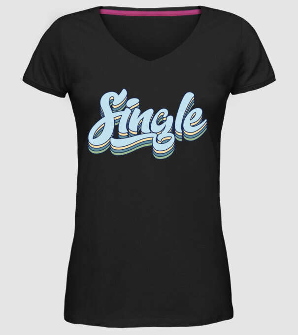 single model negru pe tricou