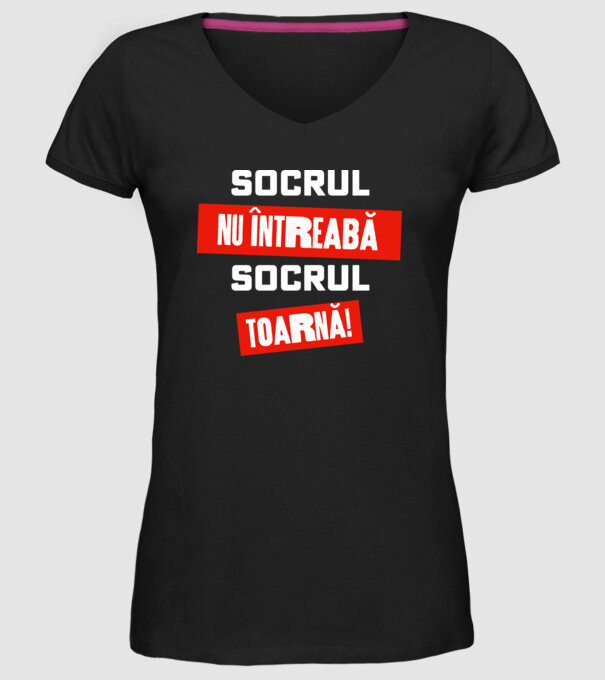 Socrul nu întreabă, socrul toarnă! model negru pe tricou