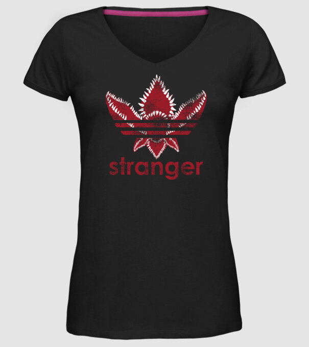 stranger things logo model negru pe tricou
