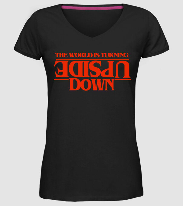 the world is turning upside down model negru pe tricou