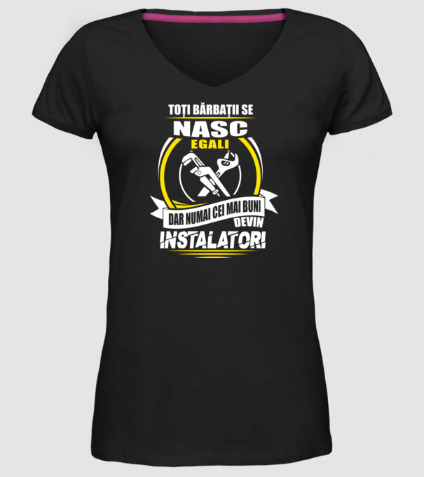 Toți bărbații se nasc egali instalatori model negru pe tricou