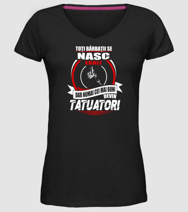 Toți bărbații se nasc egali tatuatori model negru pe tricou