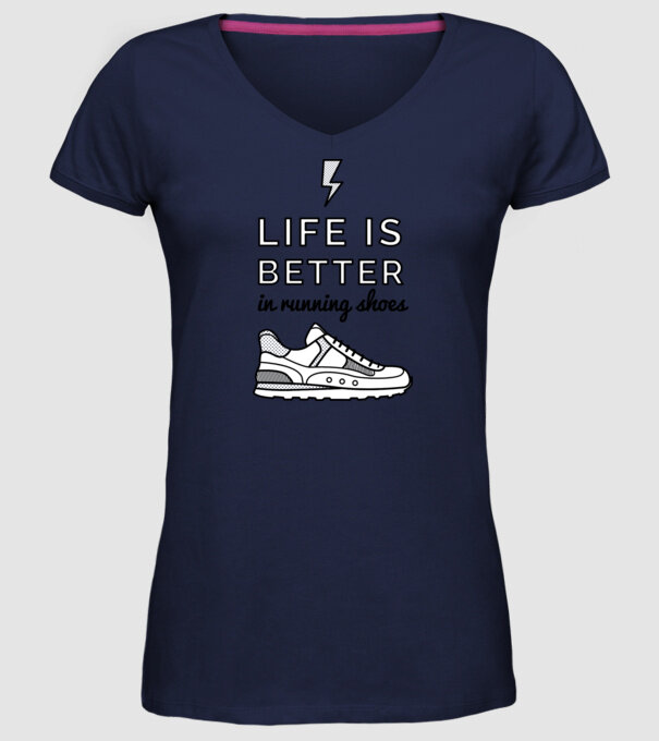 Life is better running shoes model albastru închis pe tricou