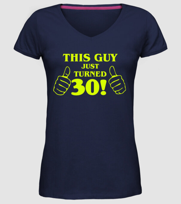 This guy just turned - 30 model albastru închis pe tricou
