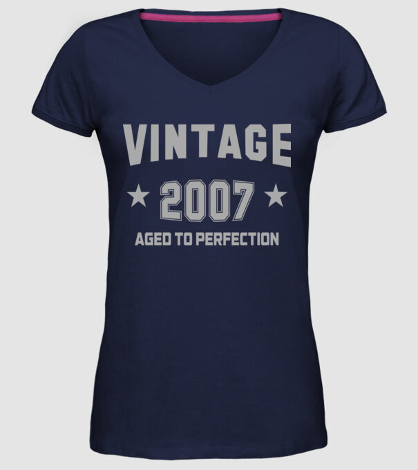 Vintage - 2007 model albastru închis pe tricou