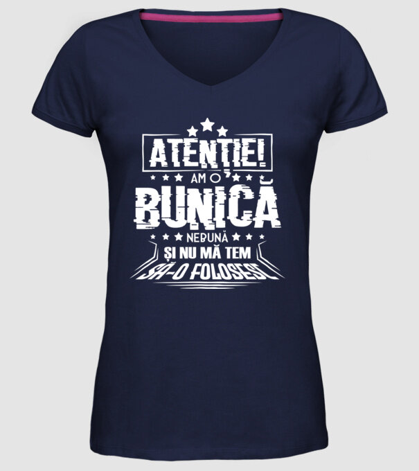 Atenție! Am o bunică nebună și nu mă tem să o folosesc. model albastru închis pe tricou