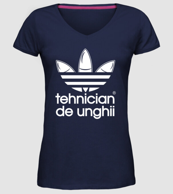 tehnician de unghii model albastru închis pe tricou