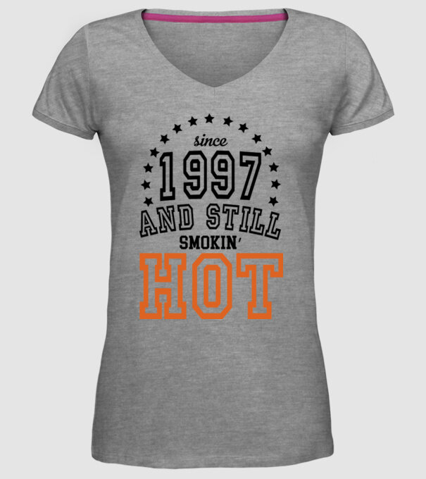 'Since and still smokin'' hot - 1997' model gri pe tricou