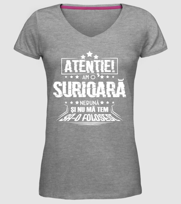 Atenție! Am o surioară nebună și nu mă tem să o folosesc. model gri pe tricou